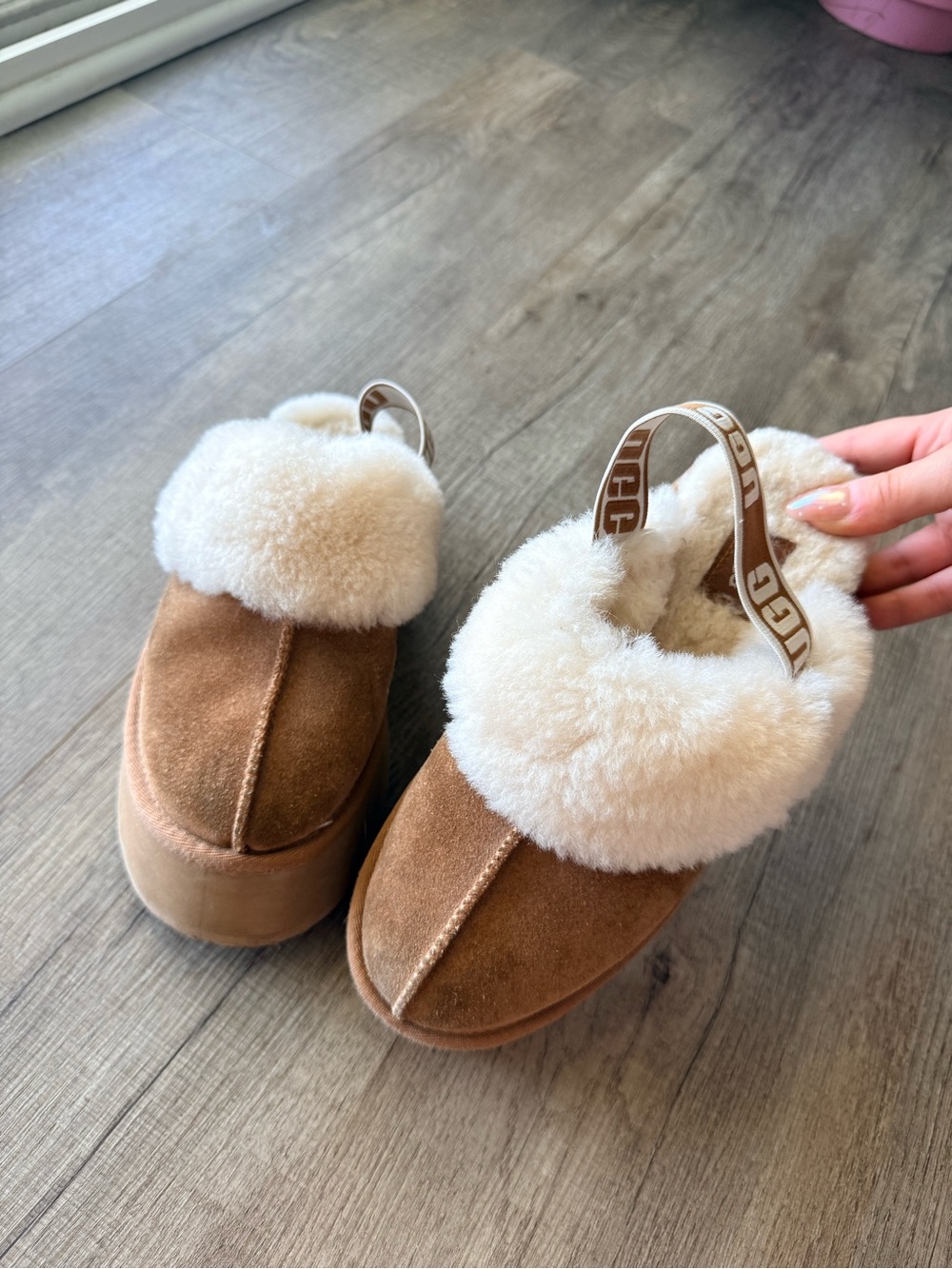 UGG Chestnut Suede Platform Clogs/Slippers with Cream Shearling Cuff - Picture 5 of 10